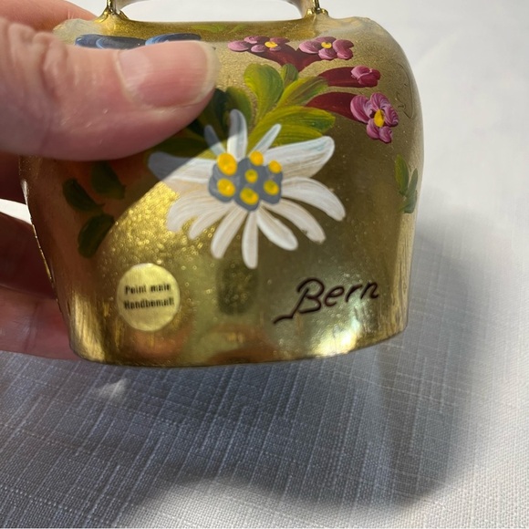 Hand-Painted Floral Bell. Swiss Cow Bell Hand Painted Brass Vintage - Picture 2 of 6